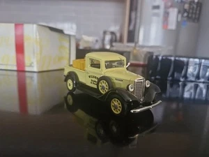 1:43 Scale Matchbox 1934 International Pickup Wilsons Grain & - Beige YYM38039 - Picture 1 of 17