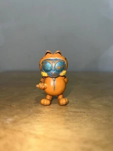 Vintage 90s Garfield Alien 2” PVC Vinyl Figure Halloween Area 51 UFO Capsule Toy - Picture 1 of 11