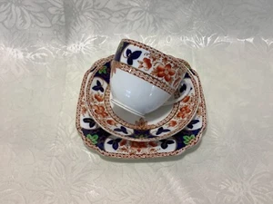 CROWN DOUGLAS 1930s HAND PAINTED DECORATIVE BONE CHINA IMARI STYLE TRIO - Photo 1/7