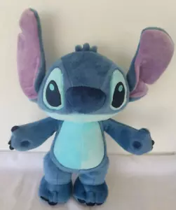 Disney Baby Stitch 2021 Plüschtier bestickt Stofftier Knitterfüße 15 cm - Bild 1 von 5