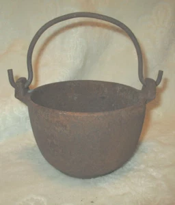 Antique~Small Cast Iron Pot~Handle~3 3/8" x 5.0"~Primitive~Rustic~Rust - Bild 1 von 11