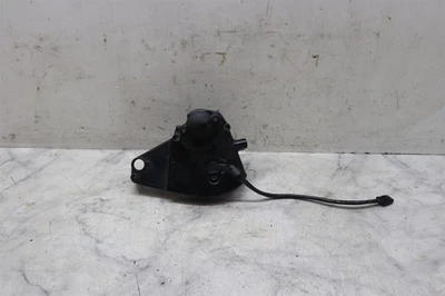 Крышка передней звездочки 2004-2005 Suzuki GSXR 750 - Изображение 1 из 4