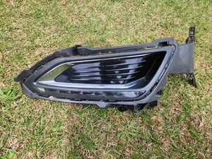 2016-2017 Hyundai Sonata Hybrid Left Driver Fog Light Lamp 86525-E6100 OEM - Picture 1 of 10