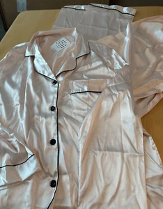 Neu mit Etikett Swomog SEIDIG CHAMPAGNERFARBEN 2-TEILIGES HOCHZEIT BRAUTJUNGFERN LS PYJAMA-SET DAMEN GRÖSSE M - Bild 1 von 4