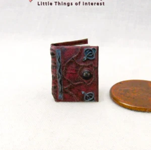 1:24 Scale HOCUS POCUS SPELL Book Dollhouse Miniature Illustrated Book 1/2" - Picture 1 of 11