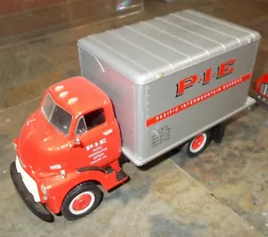 PIE Pacific Intermountain Express Oakland, CA GMC '92 First Gear Truck - Picture 1 of 2