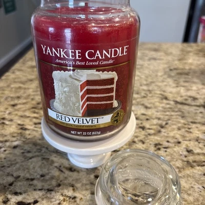 Vela Yankee - Veludo vermelho, frasco grande, 22 ozs, etiqueta branca, novo. - Imagem 1 de 4