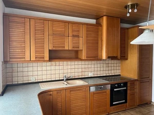 Küchenmöbel mit Kühlschrank und Spüle - Bild 1 von 5