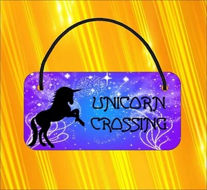 Bonito letrero de metal de 4" x 7" Pretty Mystical Unicorn Crossing - Imagen 1 de 1