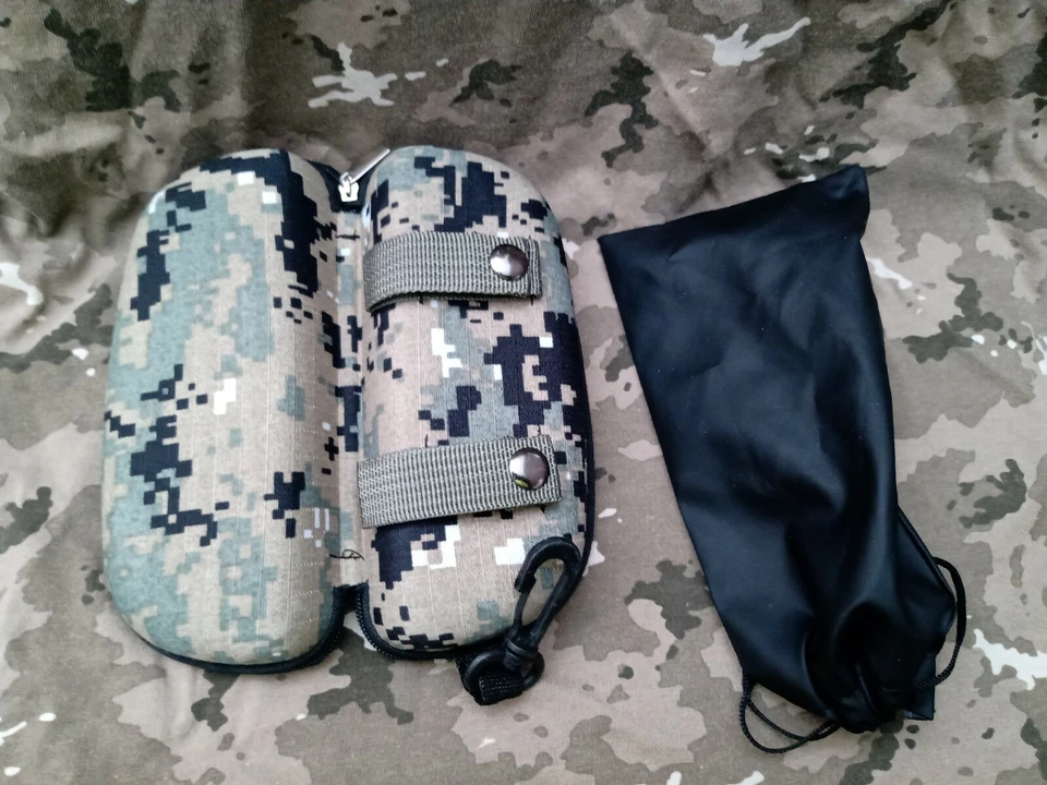 Pro Gaming Glasses Protective Case Pixilated (Forest Green) PS4 PS5 Xbox PC etc - Image 1 of 4