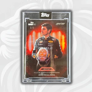 /5 Red - Max Verstappen - 2025 Topps Lights Out F1 - Helmet - Picture 1 of 7