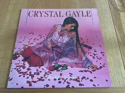 Crystal Gayle-we must believe in magic.lp - Image 1 of 4