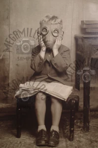 Vintage Foto Junge mit Gasmaske 20er Jahre - Portrait selten 184 - Bild 1 von 2