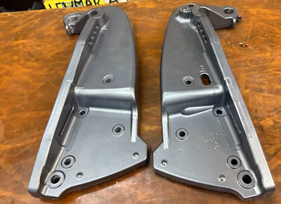 ABRAZADERA SOPORTE YAMAHA F250-300HP 69J-43111-11-8D 69J-43112-03-8D 2021-24 MODELO OB Foto 1 de 4