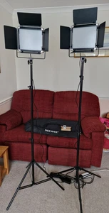 NEEWER NL660 Bi-Color LED Panel Video Light with Carrying Bag - Picture 1 of 8