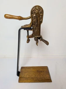 Abridor de vino de mesa independiente de latón Bachus vintage con soporte - Imagen 1 de 8