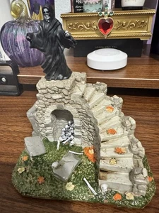 Lemax Spooky Town Halloween Dorf Zubehör Spooky Treppe mit Totenköpfen 53731 - Bild 1 von 7