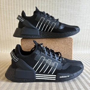 Adidas NMD R1 V2 Zapatos Para Hombres Talla 8 Núcleo Negro Blanco Tenis para Correr GZ1998 - Imagen 1 de 19