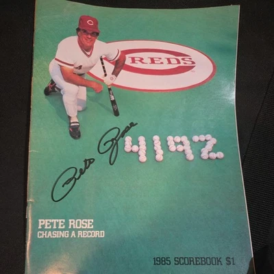 1985 Scorebook Pete Rose Cincinnati Reds Signed Autograph  - Image 1 of 2