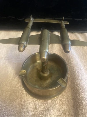 VINTAGE WWII TRENCH ART BRASS SHELL P-38 AIRPLANE ASHTRAY - Image 1 of 4