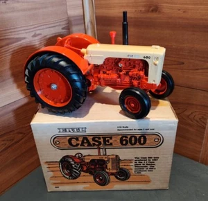 NEW ERTL 1:16 SCALE CASE 600 DIE-CAST TRACTOR IN OPEN BOX MADE IN USA IN 1986 - Picture 1 of 14