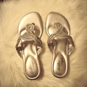 Dexflex Comfort flip flop silver chain knot design EUC size 6.5 W silver in... - Picture 1 of 9