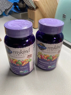Garden Of Life MyKind Organics Prenatal Multi Organic Berry 120 gomitas sin abrir Foto 1 de 3