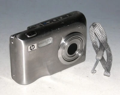 HP Photosmart R927 8MP Digital Camera #20Q2 - Image 1 of 4