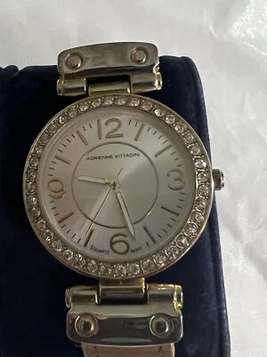 adrienne vittadini, Beautiful design ladies watch water resistant 36 mm Case. - Image 1 of 4
