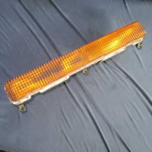 79-85 Eldorado Front R Passenger Side Marker Signal Light Amber 80 81 82 83 84 - Foto 1 di 5
