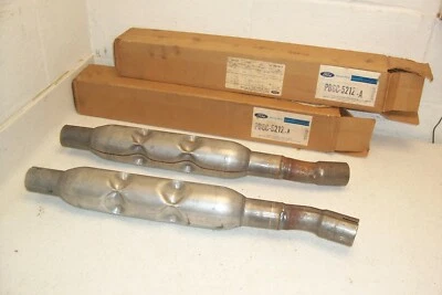 1956 1957 56 57 LINCOLN CONTINENTAL MARK II NOS ESCAPE RESONADORES ORIG FOMOCO Foto 1 de 3