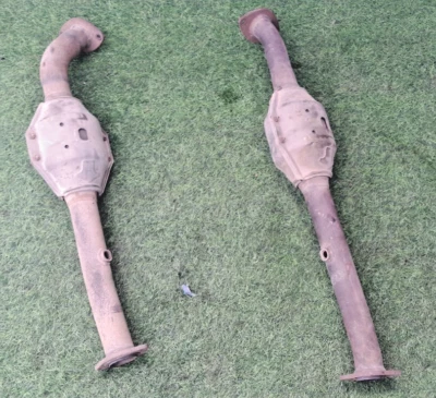 Tubo convertidor catalítico de escape Lexus LX570 2016-2021 5,7 V8 3UR-FE LH y RH OEM Foto 1 de 4