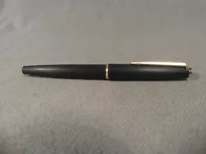 Montblanc 220 Kolbenfüller schwarz/gold Strichmattiert 585er Goldfeder OB / OBB - Bild 1 von 11