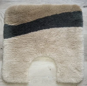 Eliane Taupe WC-Vorleger mit Ausschnitt 55x55cm. Florhöhe: 25mm - Bild 1 von 5