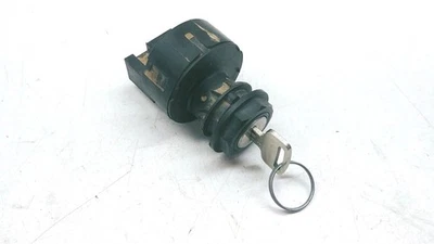 3-позиционный переключатель зажигания 2009 Polaris Sportsman 850 XP с ключом 4012165  - Изображение 1 из 4