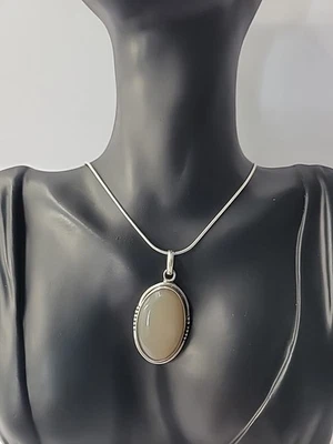 Collar colgante vintage de plata esterlina piedra calcedonia gris cadena cuerda ovalada Foto 1 de 4