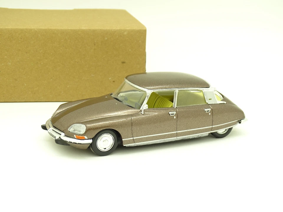 Universal Hobbies SB 1/43 - Citroen DS 23 IE Automatica 1973 - Immagine 1 di 1