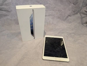 Apple iPad Mini, 32GB, Wi-Fi - 7.9" Cracked Screen, Space Grey - Picture 1 of 7