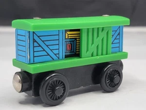Thomas & seine Freunde Holzeisenbahn Zug Panzer Lok - Güterwagen Schiebetür - 2000 - Bild 1 von 9
