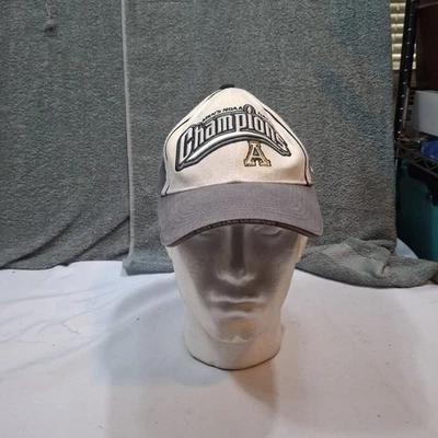 Gorra de campeones de fútbol americano de la NCAA 2007 plateada y blanca Foto 1 de 4