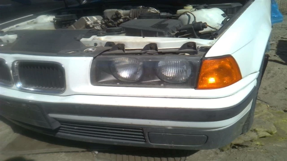 司机左灯美国卤素灯 适合 92-99 宝马 318i 30371091 — 第 1/4 张图片