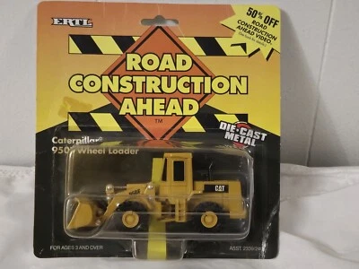 ERTL Road Construction Ahead Caterpillar 950F Wheel Loader 1995 Die Cast 1:64 - Image 1 of 3