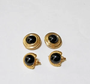 Lot of 2 Pairs Unsigned Monet/Trifari? Black Stone Gold Tone Clip On Earrings - Picture 1 of 2