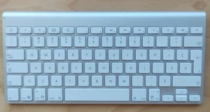 2009 Apple Wireless French Layout Keyboard A1314 Rough Condition UNTESTED - Bild 1 von 9