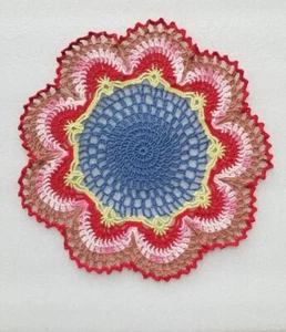 "Doilie de ganchillo multicolor vintage hecho a mano 11 1/2" - Imagen 1 de 5