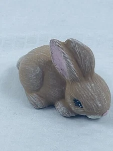 Vintage braun Keramik Hase Kaninchen mit rosa Ohren & Nase Figur 2" lang - Bild 1 von 13