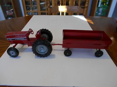 Custom Ertl 1:16 International 3288 Tractor w/1948 Carter Flare Box Wagon, Used - Image 1 of 4