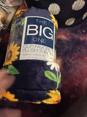 NWT The Big One Navy Sunflower Oversized Throw Blanket 5x6 Ft - Image 1 of 2