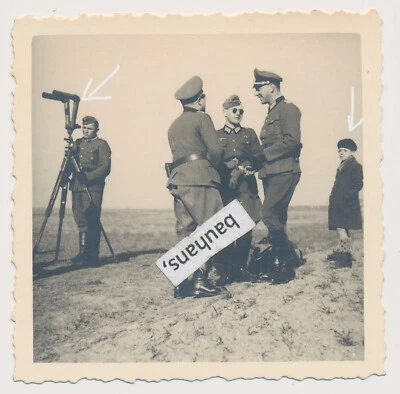 Foto Wehrmacht Offiziere, Scherenfernrohr, Pimpf (4039a) - Bild 1 von 2