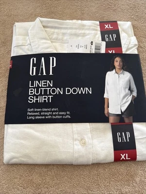 Top con botones de lino suave ligero calce relajado Gap para mujer Foto 1 de 3